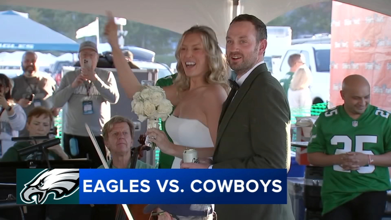 Chicago couple Lindsey Carl, Brandon Byrd get married at Philadelphia Eagles tailgate before MNF
       — Danville Community news
