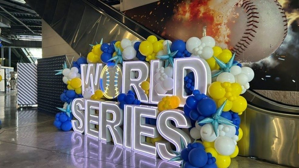 Scenes from outside the stadium| World Series Game 1 gallery — Fox 11 Green Bay Local, Danville Arts news